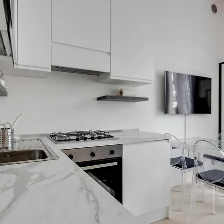 Easylife - L Abbraccio Dell Affascinante P Romana Milan